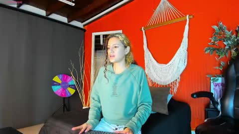 maria_turner1 online show from May 7, 9:36 am