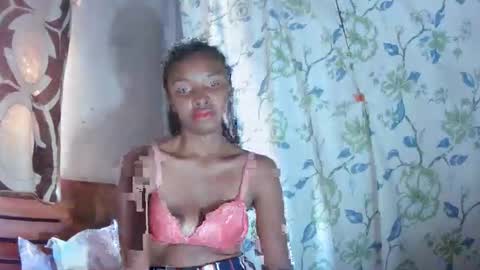 Snapshot of mariah586 chatting on November 11, 10:26 am Maria online show from November 11, 10:26 am