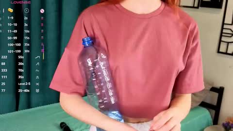 Snapshot of mariamcreedon chatting on December 5, 1:36 am My name is Molly this is my first day online show from December 5, 1:36 am