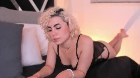 Snapshot of marian_pinzon chatting on September 18, 2:57 am Marian online show from September 18, 2:57 am