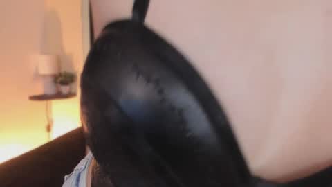 Snapshot of marian_pinzon chatting on November 13, 2:43 am Marian online show from November 13, 2:43 am