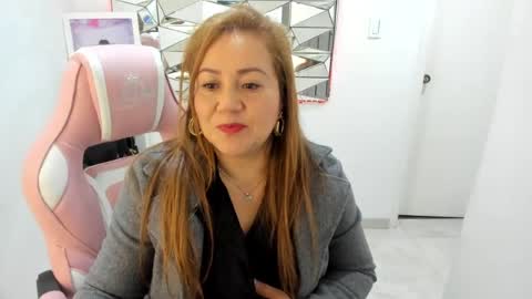 Snapshot of mariana01_m chatting on June 13, 10:57 am mariana01_m online show from June 13, 10:57 am