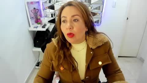 Snapshot of mariana01_m chatting on July 29, 11:52 am mariana01_m online show from July 29, 11:52 am