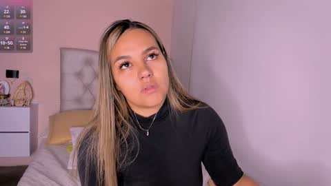 Mariana Roe online show from December 6, 3:41 am