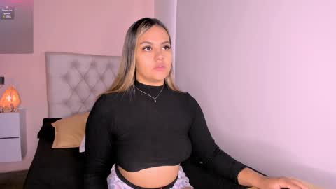 Mariana Roe online show from December 29, 3:57 pm