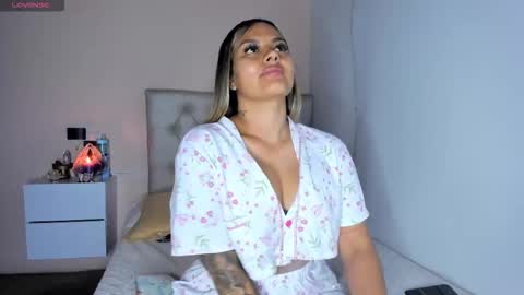 Mariana Roe online show from November 13, 1:37 am