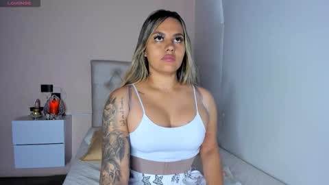 Mariana Roe online show from November 18, 3:05 pm