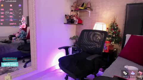 Mar y online show from December 2, 3:07 pm