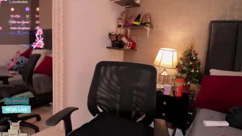 Mar y online show from December 4, 3:21 pm