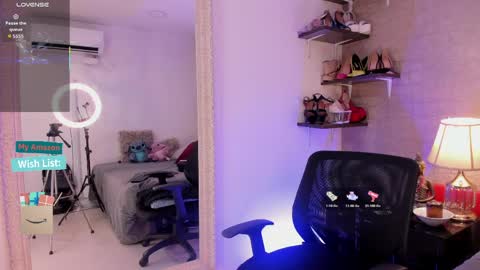 Snapshot of mariana_c chatting on June 6, 2:11 pm Mar y online show from June 6, 2:11 pm