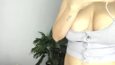 Snapshot of mariana_laurent1 chatting on April 30, 3:35 am Mariana online show from April 30, 3:35 am