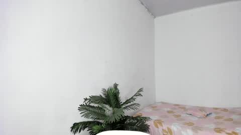 Snapshot of mariana_laurent1 chatting on May 23, 5:12 am Mariana online show from May 23, 5:12 am
