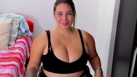 Snapshot of mariana_mr chatting on July 4, 9:26 am M A R I A N A online show from July 4, 9:26 am