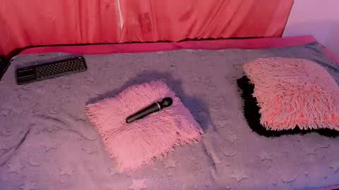 Snapshot of mariana_ofc chatting on November 15, 11:07 am Mariana online show from November 15, 11:07 am