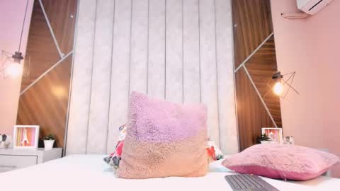 Mariana  online show from November 27, 3:25 pm