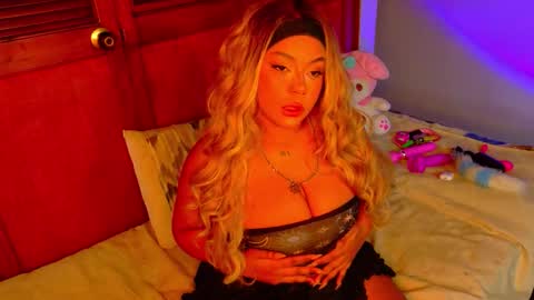 Snapshot of marianapradax chatting on November 22, 11:42 am Mariana Prada online show from November 22, 11:42 am