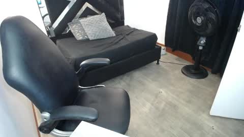 Snapshot of marianarojas_ chatting on May 19, 7:15 am Mariana online show from May 19, 7:15 am