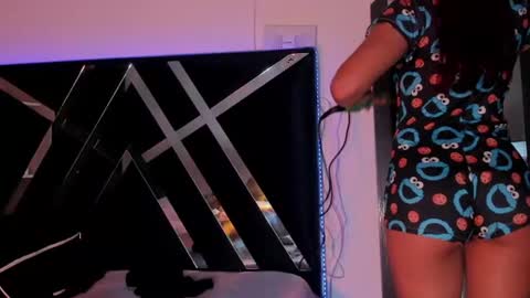 mariana williams online show from July 1, 4:25 am
