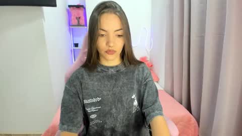 Snapshot of mariangel_3 chatting on December 2, 10:27 pm Mariangel online show from December 2, 10:27 pm