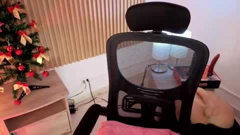 Marian Love  online show from January 5, 5:27 pm