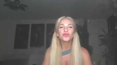 Snapshot of marianna1977 chatting on July 22, 7:05 pm marianna1977 online show from July 22, 7:05 pm