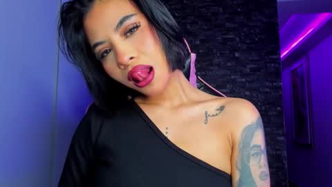 M A R I A N E online show from February 6, 3:55 am