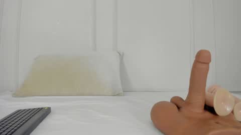 Snapshot of mariapettit chatting on January 28, 12:11 pm Maria Pettit online show from January 28, 12:11 pm