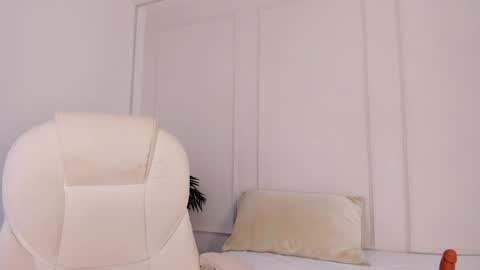 Snapshot of mariapettit chatting on February 1, 12:29 am Maria Pettit online show from February 1, 12:29 am