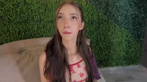 Snapshot of mariapettit chatting on February 24, 12:37 pm Maria Pettit online show from February 24, 12:37 pm