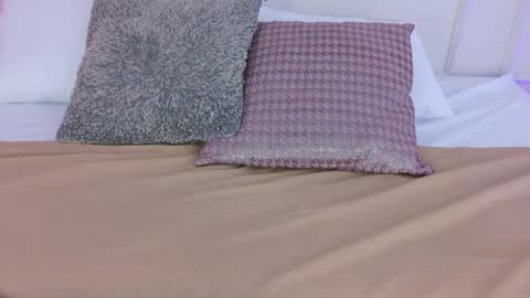 Snapshot of mariapettit chatting on September 9, 12:15 pm Maria Pettit online show from September 9, 12:15 pm