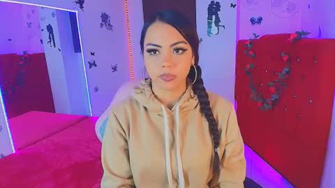 Snapshot of maribelsex303av chatting on September 18, 12:07 pm maribelsex303av online show from September 18, 12:07 pm