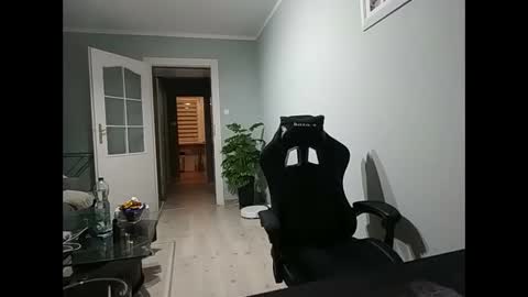 Snapshot of maribor5879 chatting on February 5, 6:15 pm maribor5879 online show from February 5, 6:15 pm