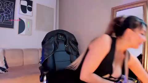Snapshot of marie_bass chatting on July 20, 2:08 pm marie_bass online show from July 20, 2:08 pm