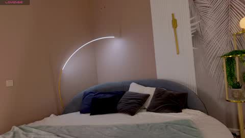 Snapshot of marie_diaze chatting on May 4, 5:14 am Marie LEAVE YOUR WITH ME online show from May 4, 5:14 am