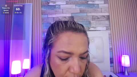 Snapshot of marie_hss chatting on May 2, 2:11 pm marie_hss online show from May 2, 2:11 pm