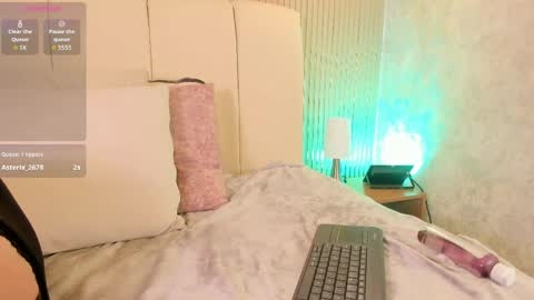 Snapshot of marie_miller_ chatting on May 14, 1:12 am M A R I E online show from May 14, 1:12 am
