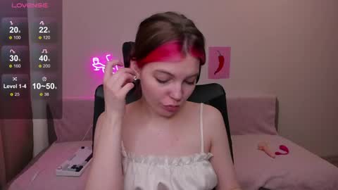 Snapshot of marie_reyess chatting on May 10, 5:12 am Marie 3 online show from May 10, 5:12 am