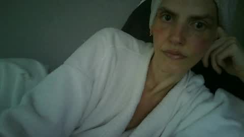 Snapshot of mariejojo chatting on July 4, 9:43 pm Mariejojo online show from July 4, 9:43 pm