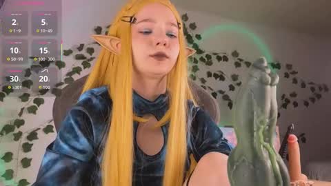 Snapshot of mariel_a_gold chatting on November 27, 6:15 am Mariel Gold online show from November 27, 6:15 am