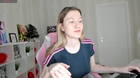 Snapshot of mariel_brown chatting on February 26, 12:03 pm mariel_brown online show from February 26, 12:03 pm