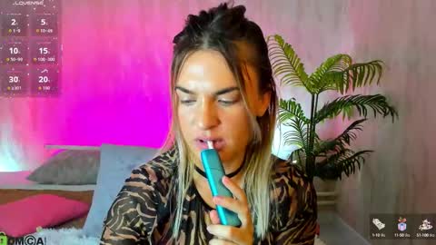 Mariel online show from October 14, 1:06 am