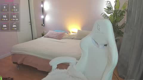 Mariel online show from February 4, 1:44 am