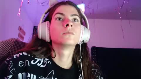 Snapshot of mariel_sins21 chatting on January 4, 4:32 pm Mariie online show from January 4, 4:32 pm