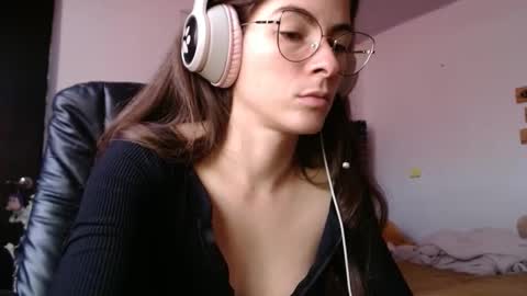 Snapshot of mariel_sins21 chatting on February 5, 4:03 pm Mariie online show from February 5, 4:03 pm