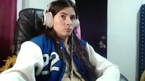 Snapshot of mariel_sins21 chatting on February 12, 1:19 am Mariie online show from February 12, 1:19 am