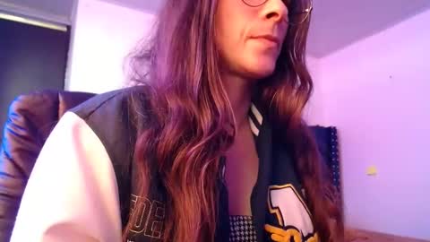 Snapshot of mariel_sins21 chatting on February 17, 7:10 pm Mariie online show from February 17, 7:10 pm