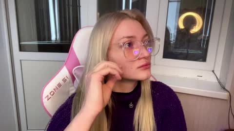 Hey Im Ash  I think together we can hit first 10 thumbs up online show from February 27, 8:14 am