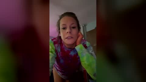 Snapshot of mariemayhem223 chatting on December 17, 7:03 am mariemayhem223 online show from December 17, 7:03 am