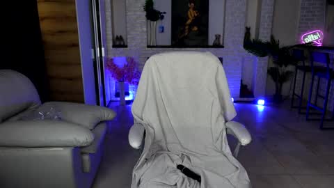 mariemlui online show from May 11, 2:45 pm
