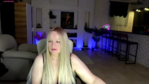 mariemlui online show from June 7, 1:26 pm